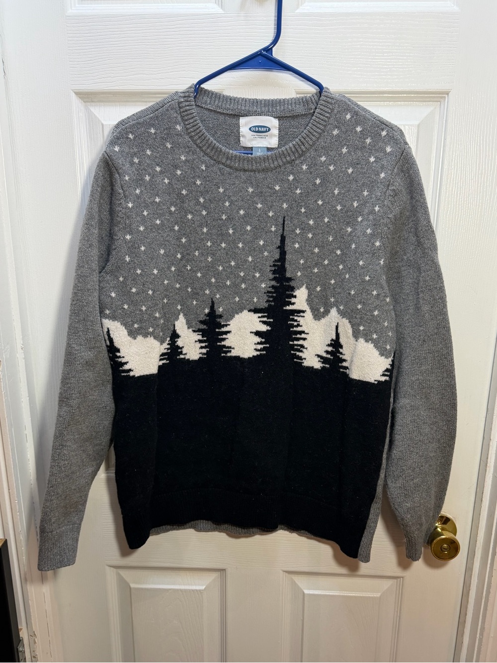 Old Navy Men's Gray, Black & White Mountain Forest/Christmas Crewneck Sweater